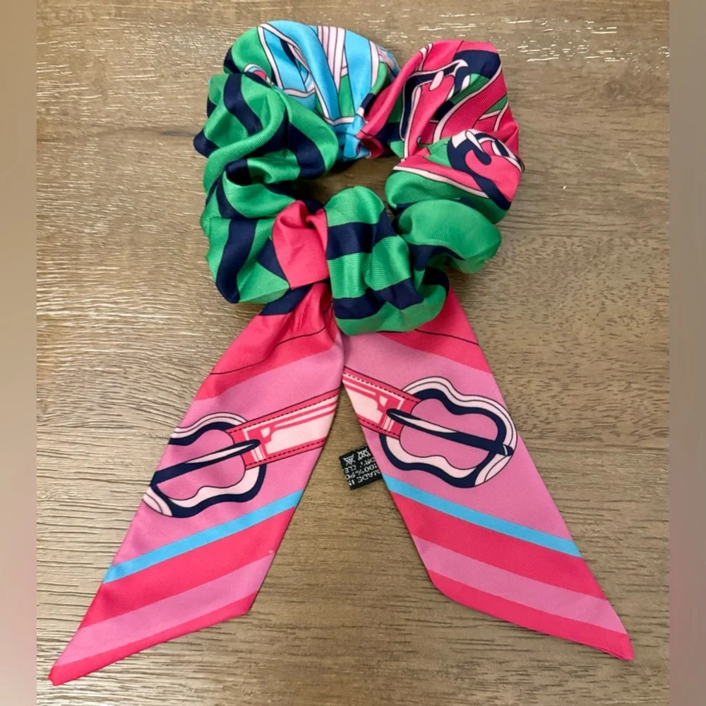 N/A hair scrunchie